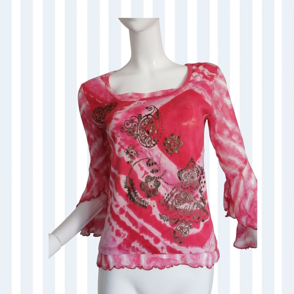 Chic Pink Patterned Blouse with Artistic Details